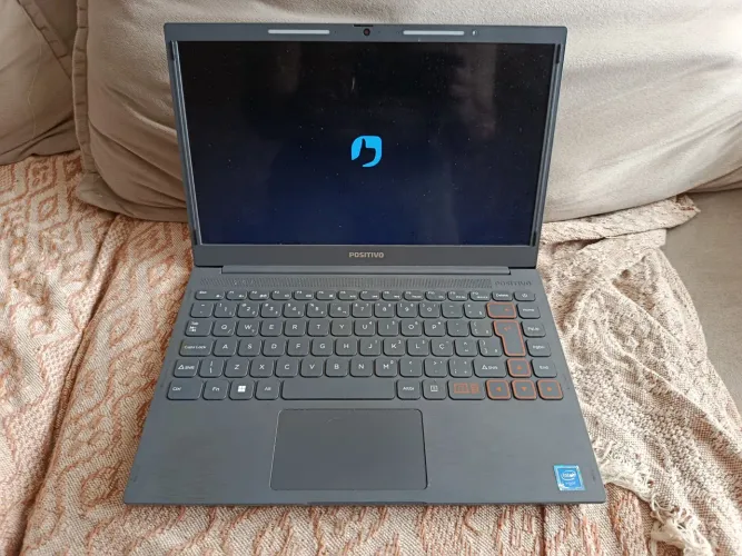 Notebook positivo em excelente estado