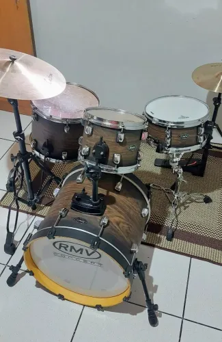 Bateria RMV Concept 18 Pratos (estado de novo)
