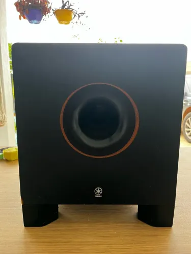 Monitor sub Yamaha HS8