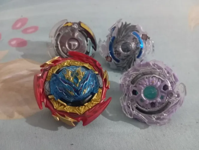 Lote de Beyblade Burts