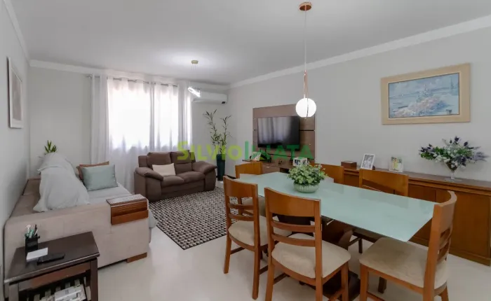 Sobrado à venda com 1 Suíte + 2 Quartos - Maringá/PR