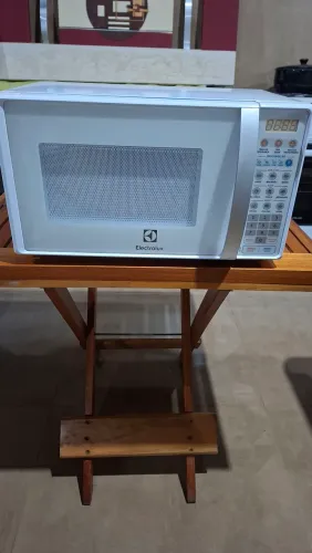 Forno micro-ondas 20 Litros.