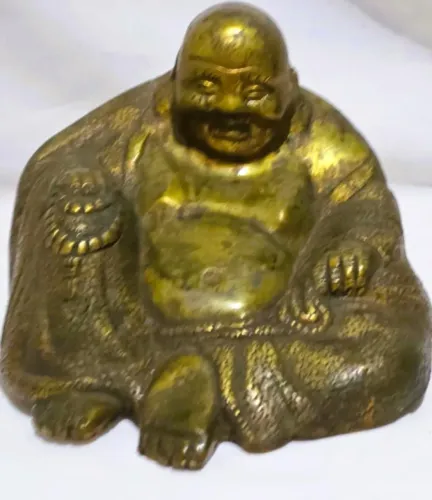 Grande Escultura confeccionada em pesado bronze dourado representando Buda meditando*