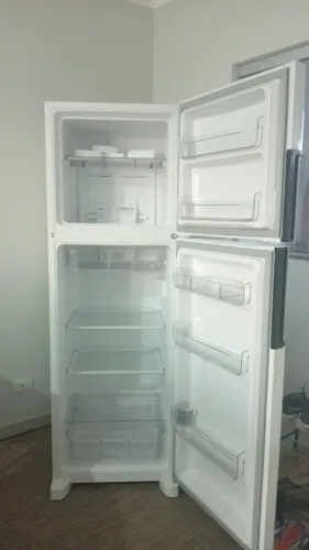 Vendo geladeira Cônsul 377L