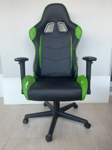Cadeira Gamer Challenge Verde e Preta Tok&Stok Usada
