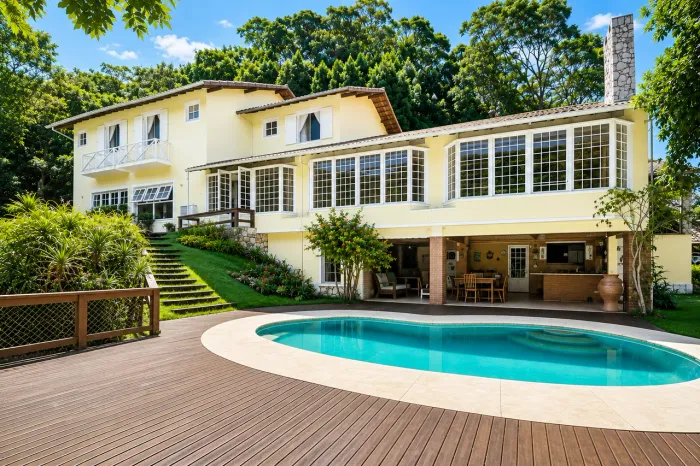 Casa com 6 quartos em Itaipava, Petrópolis