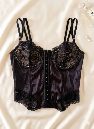 Vende-se body/corset preto em renda ?