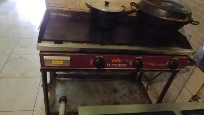 Chapa De Lanche E Bifeteira À Gás Bg102 Linha Luxo Tedesco