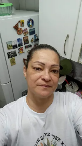 Procuro plantão de cuidadora de idosos 