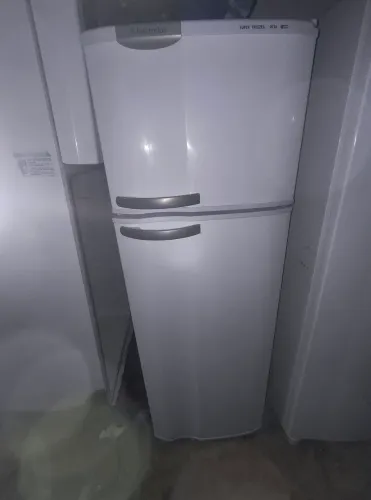 Geladeira gelo seco 260 litros entrego