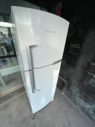 Vendo geladeira muito nova!
