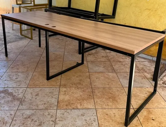 Mesa de Escritório MDF ? 1,80 × 0,80 m