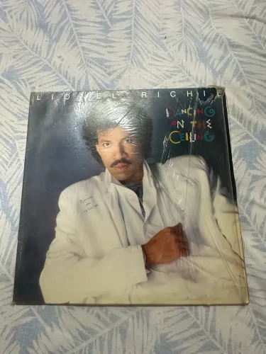 Venda de vitrola e discos