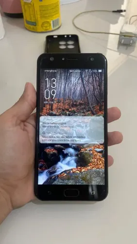 Asus Zenfone 4 Selfie - 64GB / 4GB RAM - Câmera Dupla Frontal