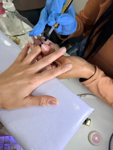 Vagas para manicures e pedicure 