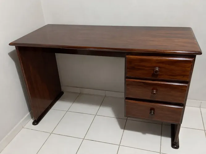Mesa escrivaninha 3 gavetas 130cmx56cm