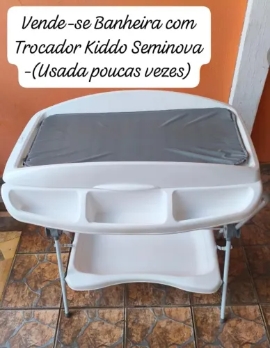 Banheira com Trocador semi-nova usada poucas vezes)
