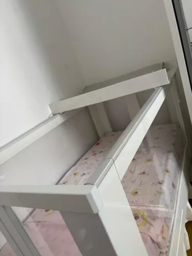 Berço + colchão, trocador e saia