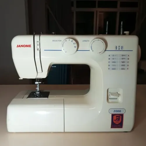 Máquina de Costura JANOME 2008 - 220w