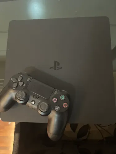 Ps4 em ótimas condições pouco usado com controle 