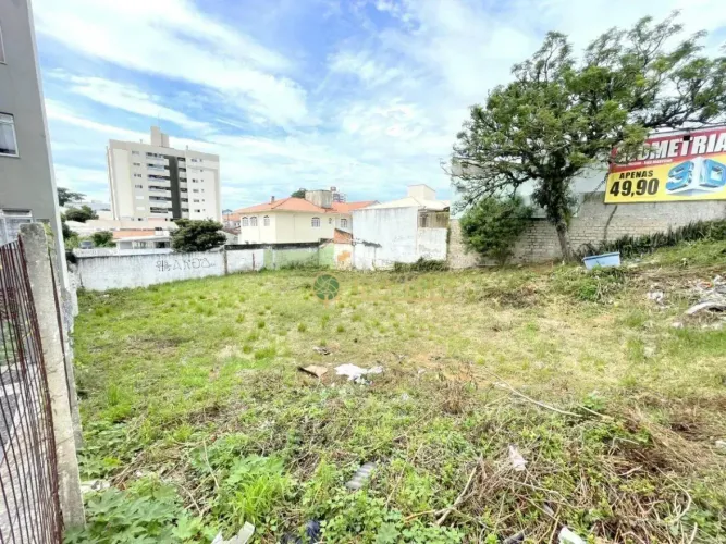Terreno com 651m² para locação em Capoeiras.