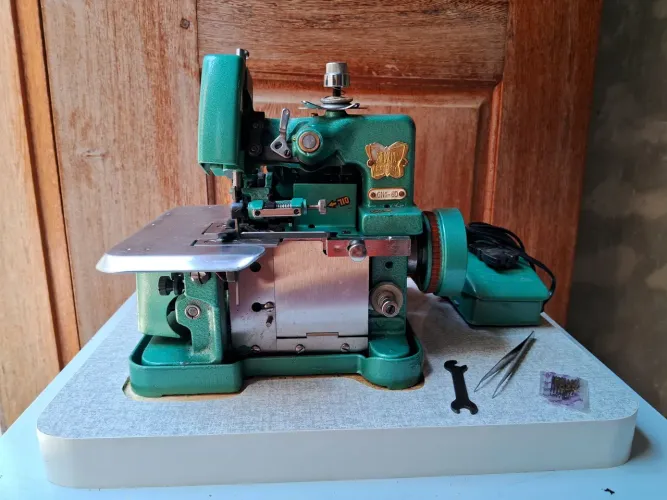 Máquina de Costura - Overlock