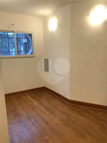 Sobrado com 4 quartos à venda em Liberdade - SP