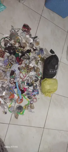 LVendo pecas pra fazer colar e pulseiras aetesanais