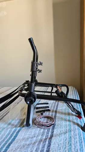 Suporte para levar bicicleta no carro com todos os assessórios .