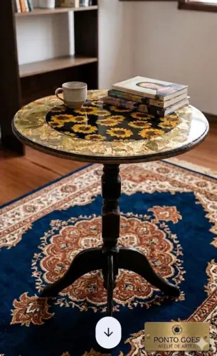 Mesa de canto tampo resinado