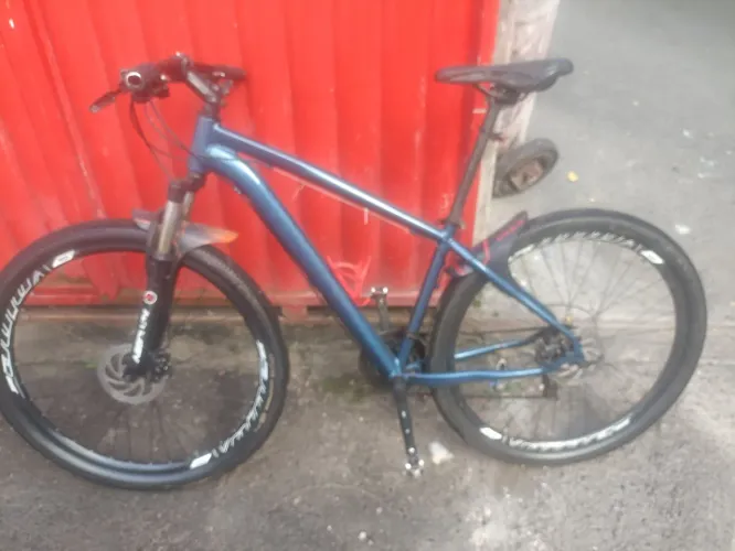 Vende-se uma bicicleta