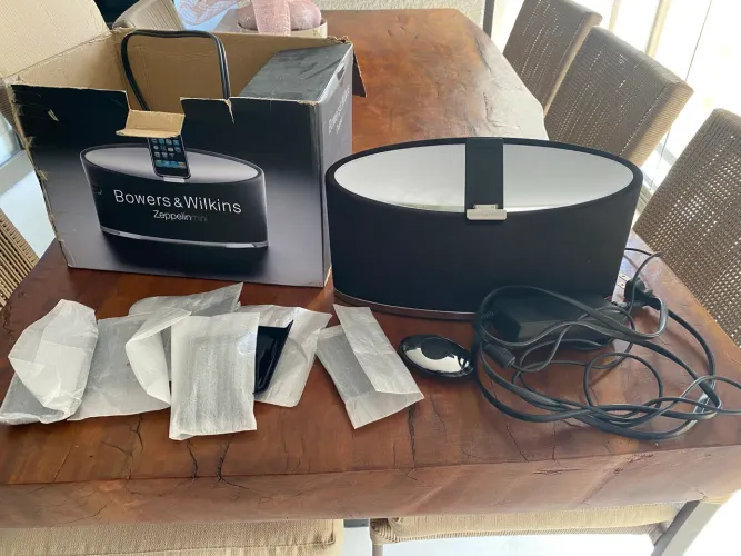 Bowers & Wilkins Zeppelin Mini