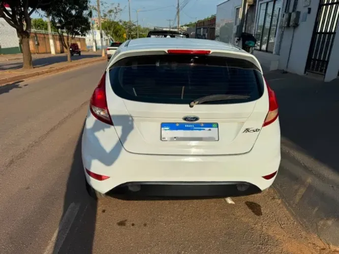 Ford Fiesta 1.5 16V Flex Mec. 5P 2015