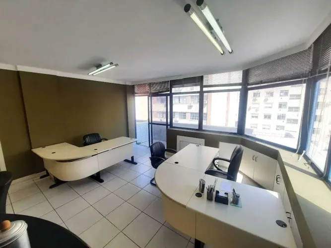 Sala Comercial à Venda, 81,8 m2, 2 ambientes com sacada, 2 bwc, garagem, Centro, Florianóp