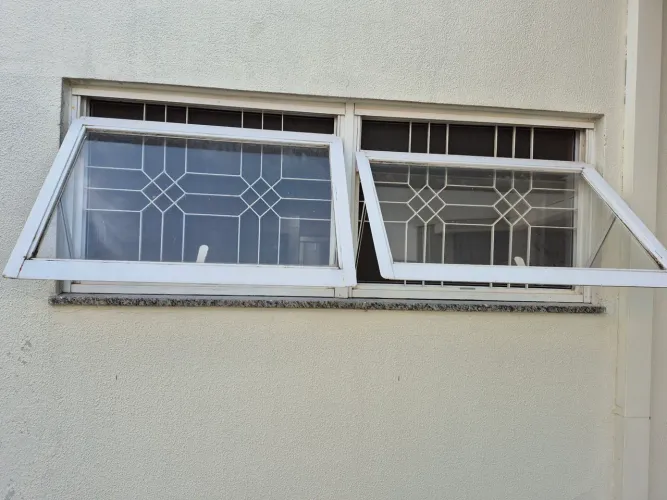 2 janelas sasazaki aço 78x55 - super conservadas