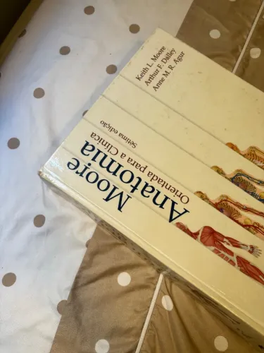 Livro Anatomia Orientada para a Clínica Sétima Edição (2014) - Moore