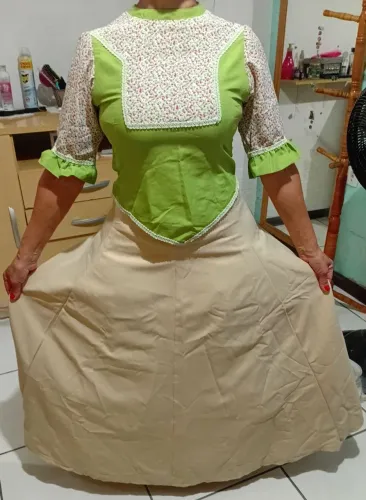 Saia + Blusa de Prenda - Bege e Verde floral