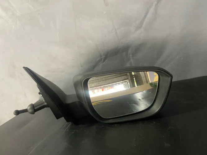 Retrovisor Chevrolet tracker lado direito 19/22 manual 