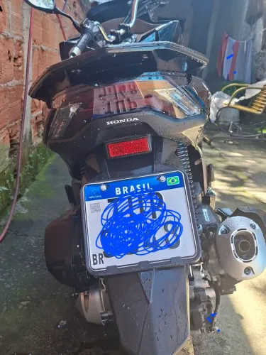 Vendo pcx 2026 27 moto zero quase não foi usada não me venha. Com moto velha 