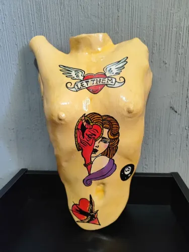 Escultura de cerâmica fria feita a mão para decoração de estudo de tatuagem ARTE tattoo