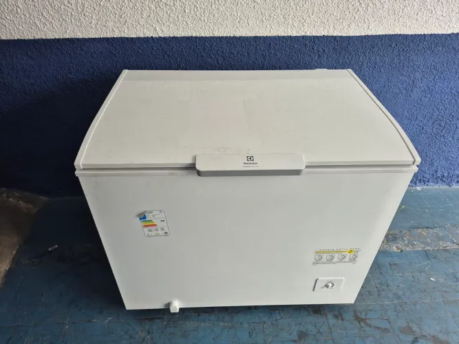 Freezer electrolux 314litros