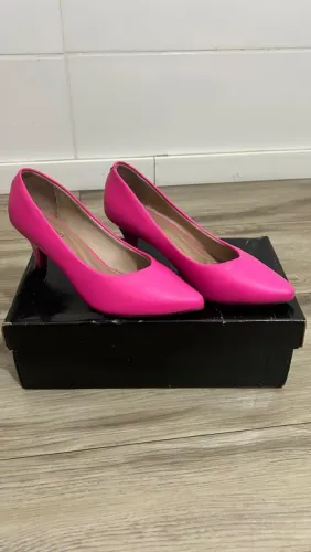 Scarpin Rosa Beira Rio nº 37 - 50,00