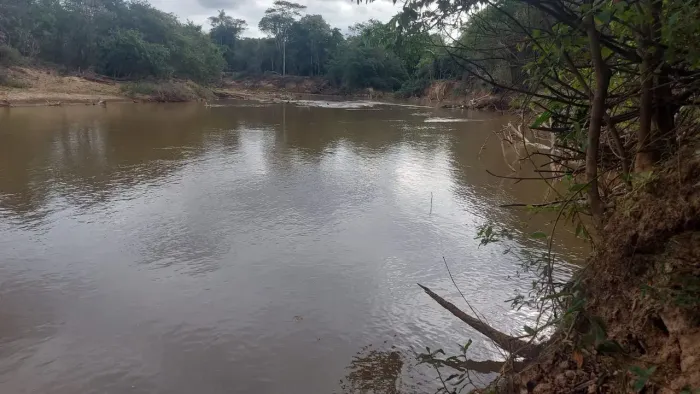 Sítio em Itaguara - MG Com RIO NOS FUNDOS Otimo local para descanso e pesca. Casa toda for