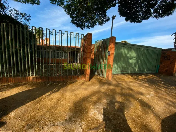 CASA COMERCIAL EM FRENTE A CATEDRAL - LOCALIZAÇÃO PRIVILEGIADA