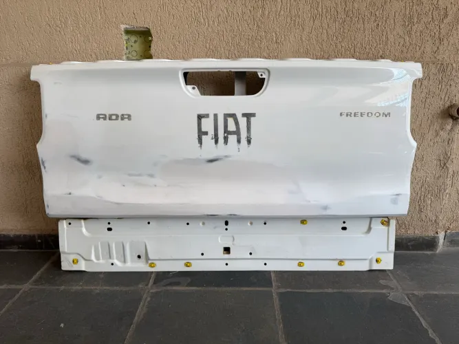Tampa traseira nova fiat strada