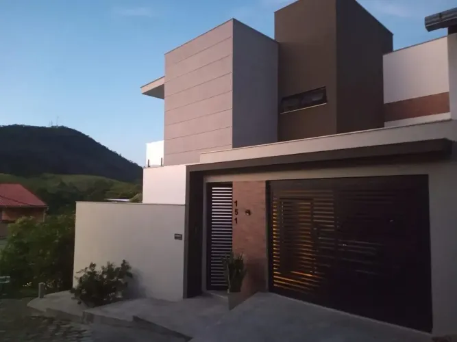 Casa para venda com 239 metros quadrados com 3 quartos em Centro - Sapucaia - Rio de Janei