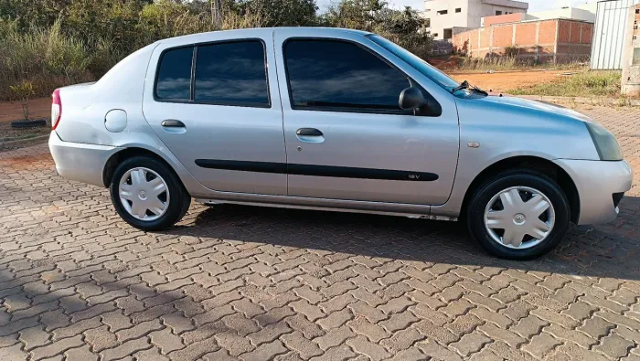 Renault Clio Sed. Authentique Hi-flex 1.0 16V 4P 2007