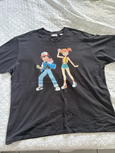 camisa levis x pokemon