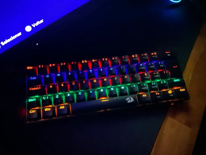 TECLADO MECÂNICO GAMER REDRAGON LAKSHMI RGB.  