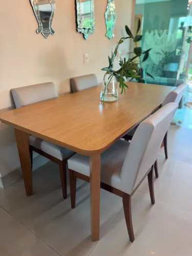 Mesa de jantar em excelente estado